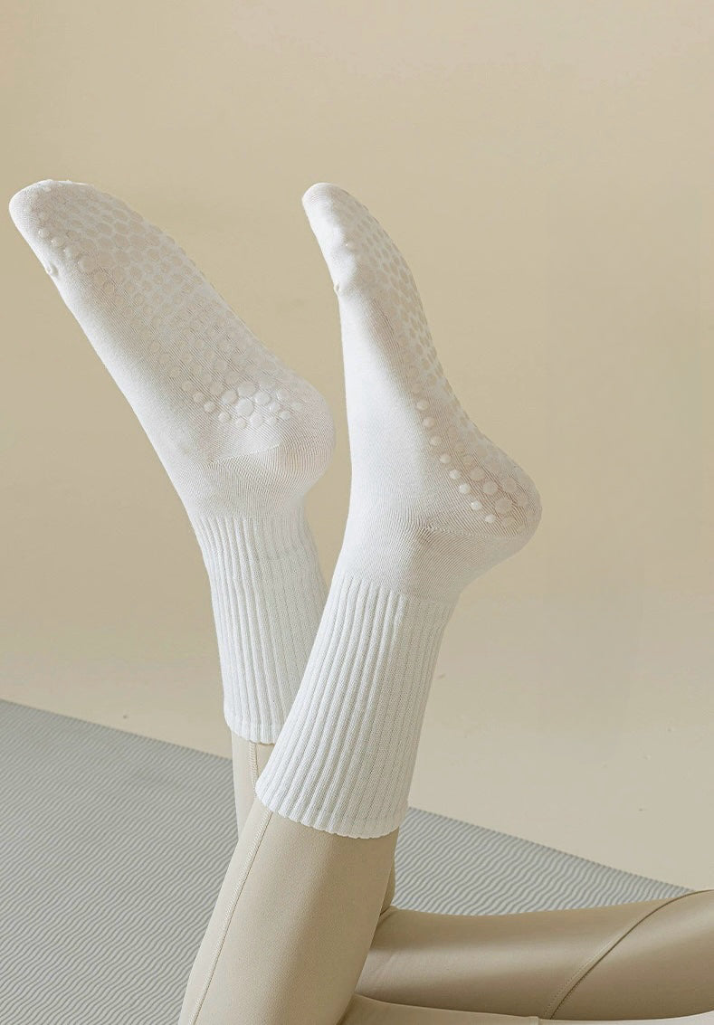 Macaron color Pilates/yoga socks mid-tube non-slip